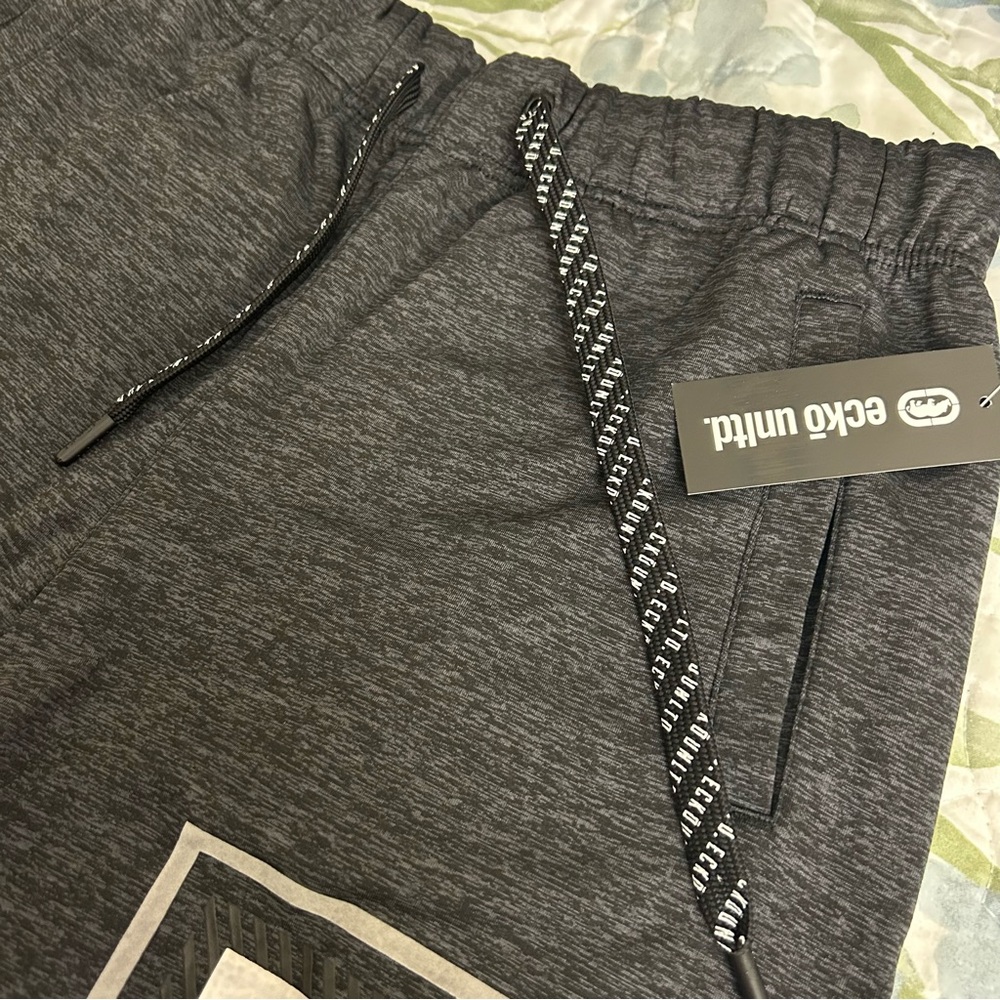Ecko Unlimited Men's Jet Black Flyknit Athletic Shorts Size Large - Picture 2 of 5